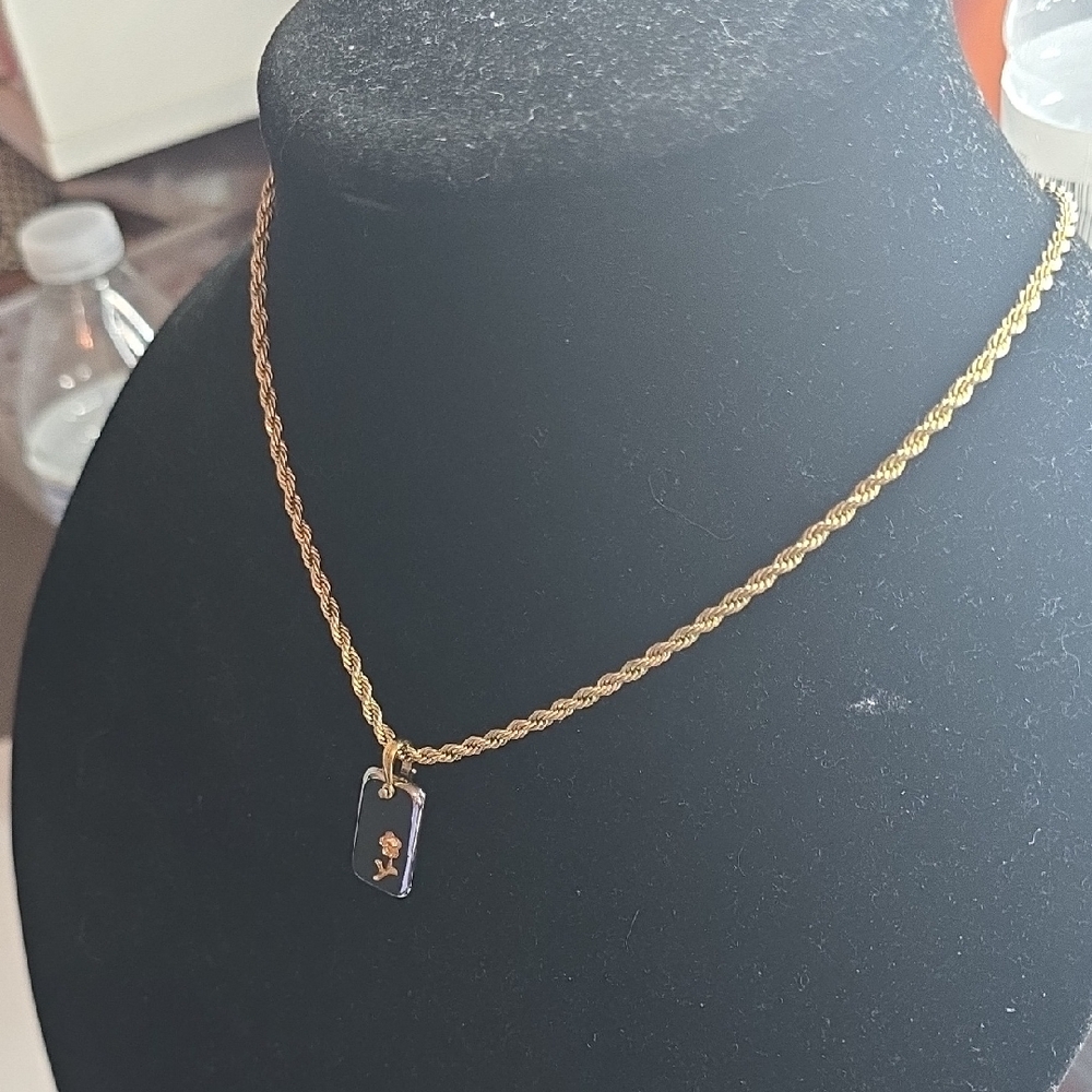 Gold Pendant Necklace